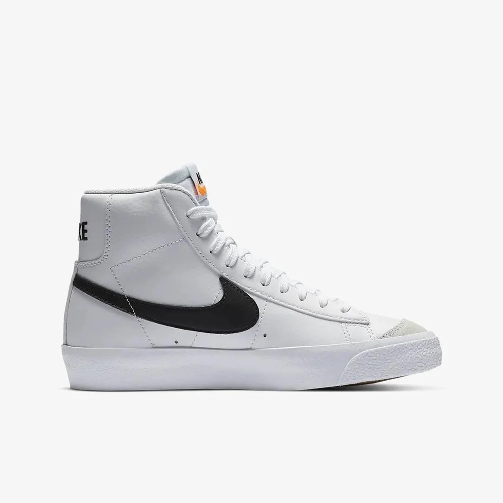 Nike Blazers Men 7.5 Women 9.0